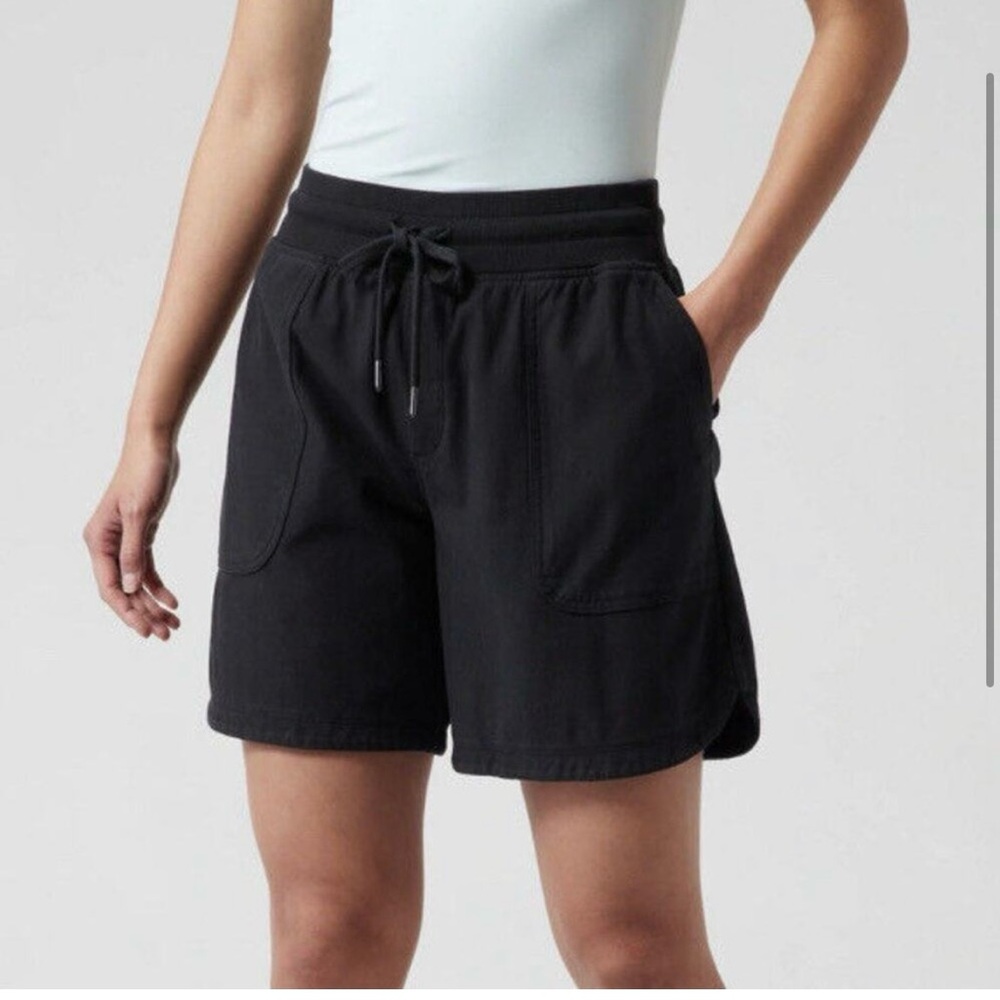 Athleta Farallon Midi Short in Black Size Medium